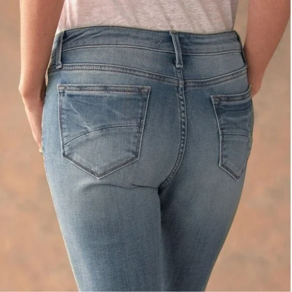 Driftwood Regular Wash Jackie Floral Embroidered High Rise Jeans Size 32 - Picture 13 of 13